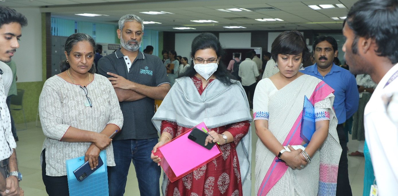 Judges evaluates the projects